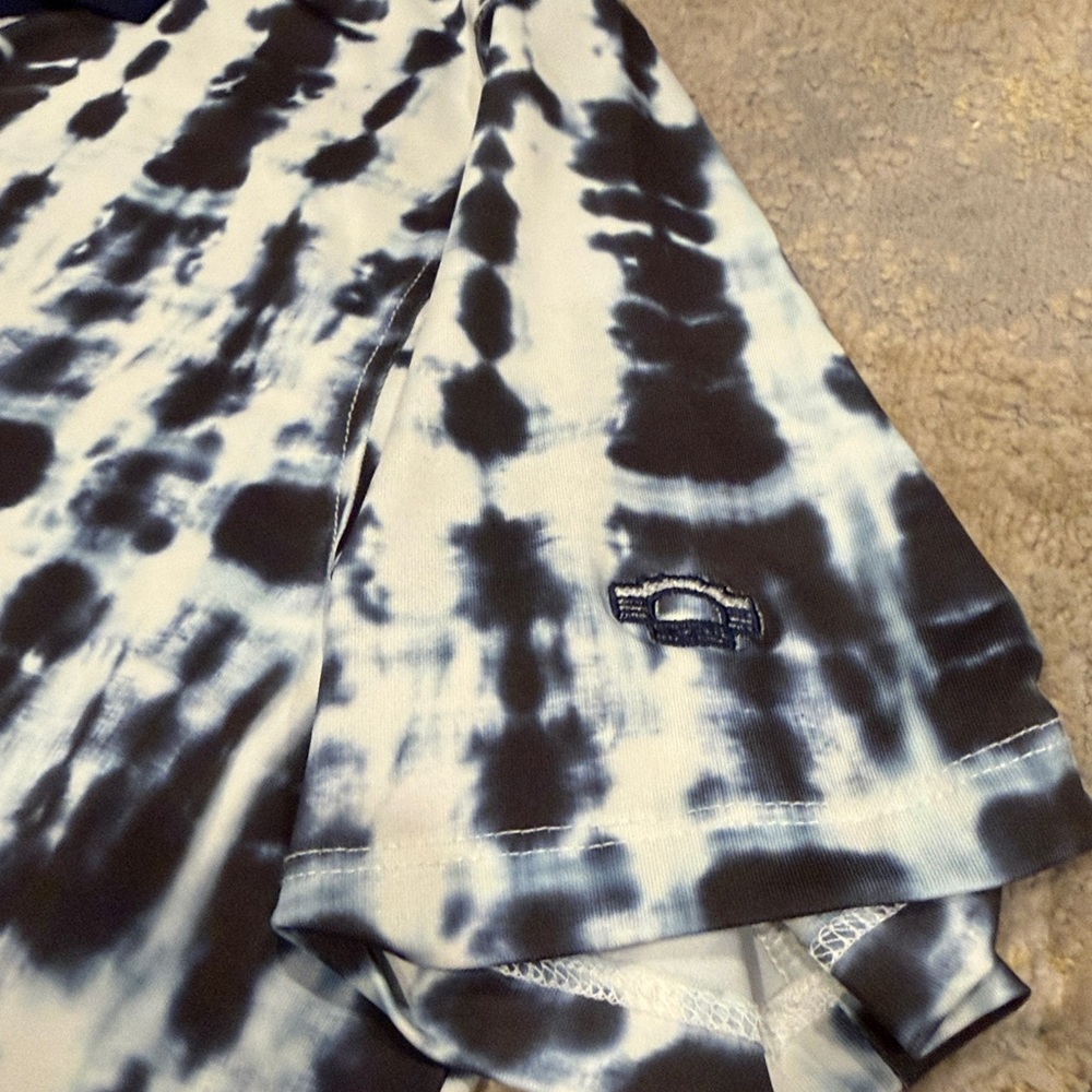 Greyson
Shibori Polo Maltese Blue size S in like new condition - Picture 9 of 9